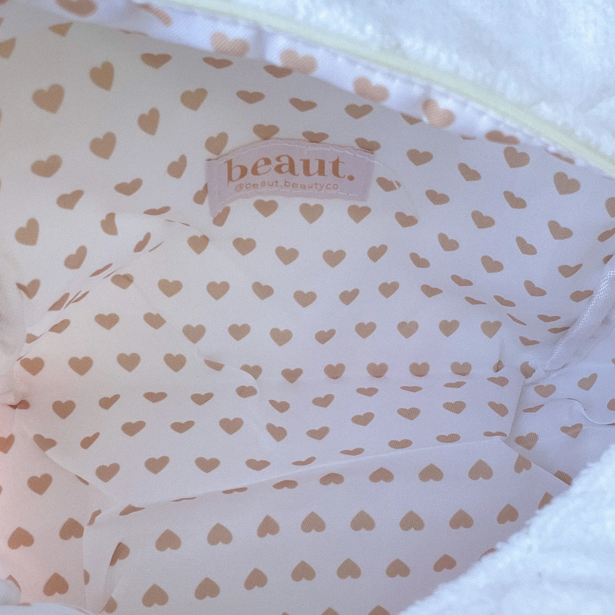 Beaut. Bag   Free Single Eye Luv -PREORDER