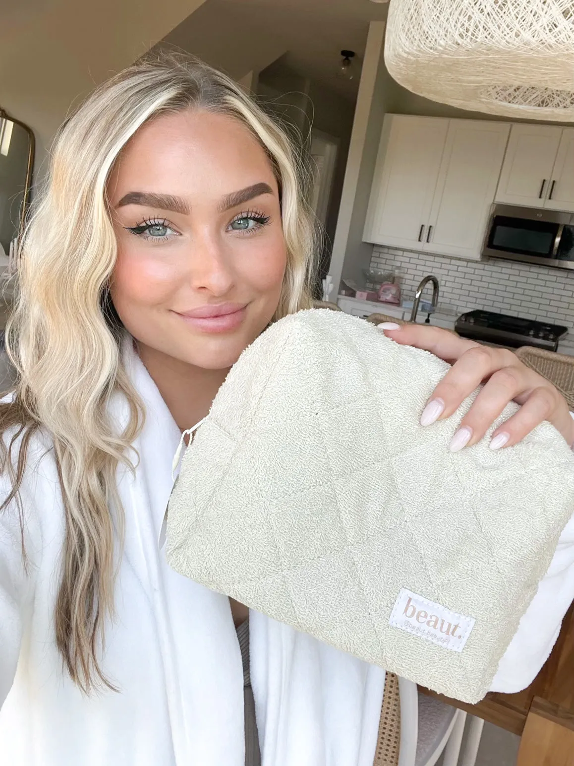 Beaut. Bag   Free Single Eye Luv -PREORDER