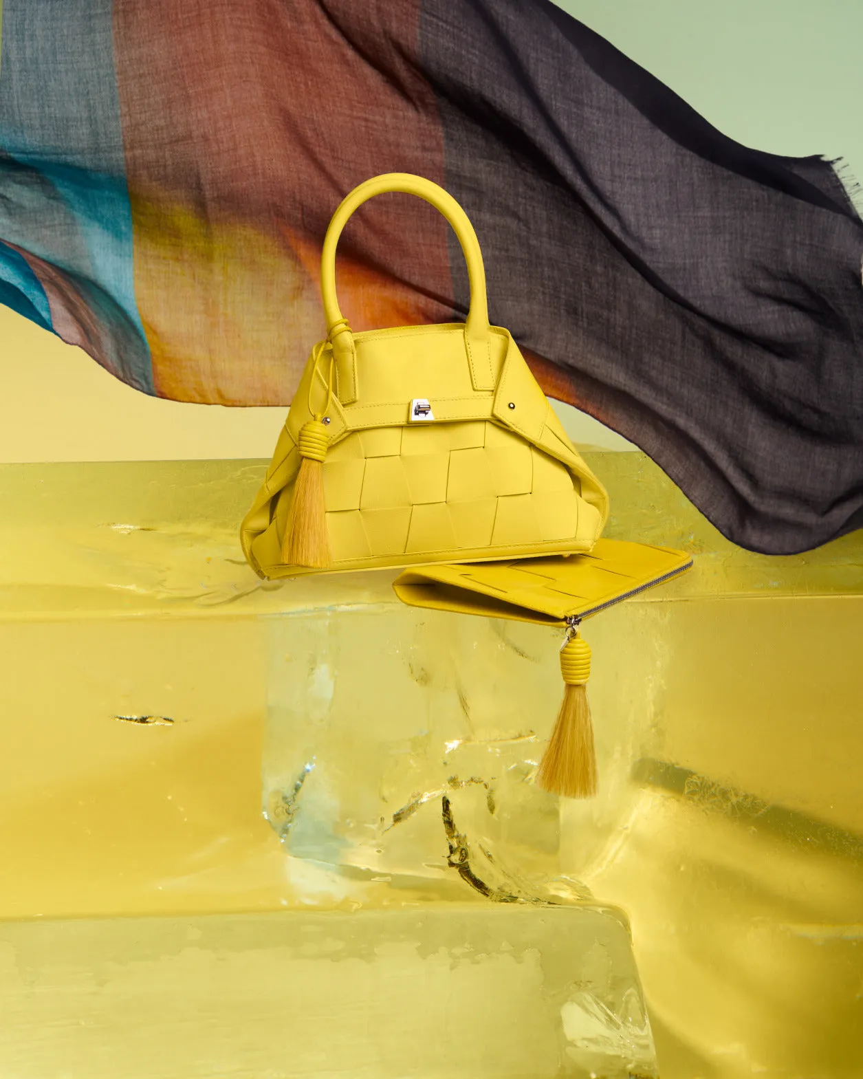 Little Ai-Tasche aus geflochtenen Cervo-Nappakalbsleder-Trapezen mit Handgriffen